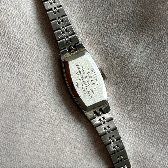 Seiko Vintage Women Watch with Blue Dial - Picture 4 of 6